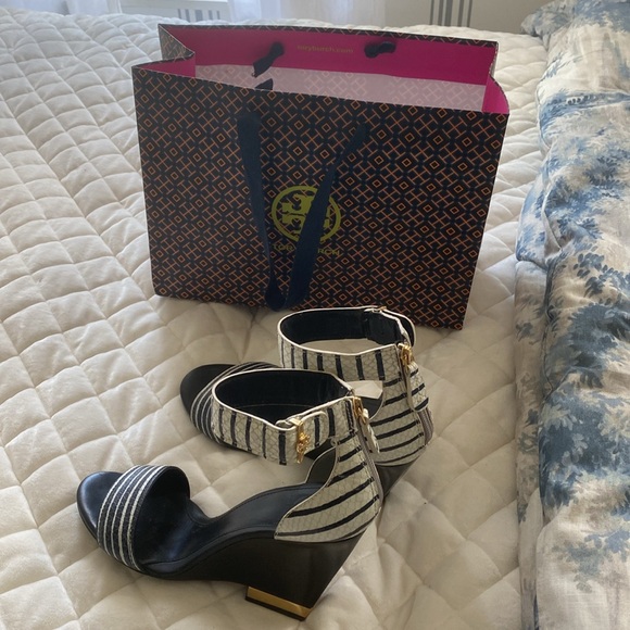 VGUC Tory Burch, Navy and White, wedge high heel. - Picture 9 of 9